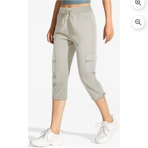 Rosvigor Womens Cargo Capris Lightweight Hiking Pants Outdoor Athletic Sz M NWT